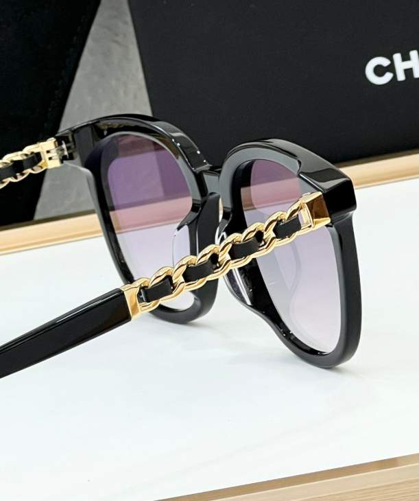 Picture of Chrome Hearts Sunglasses _SKUfw66635037fw